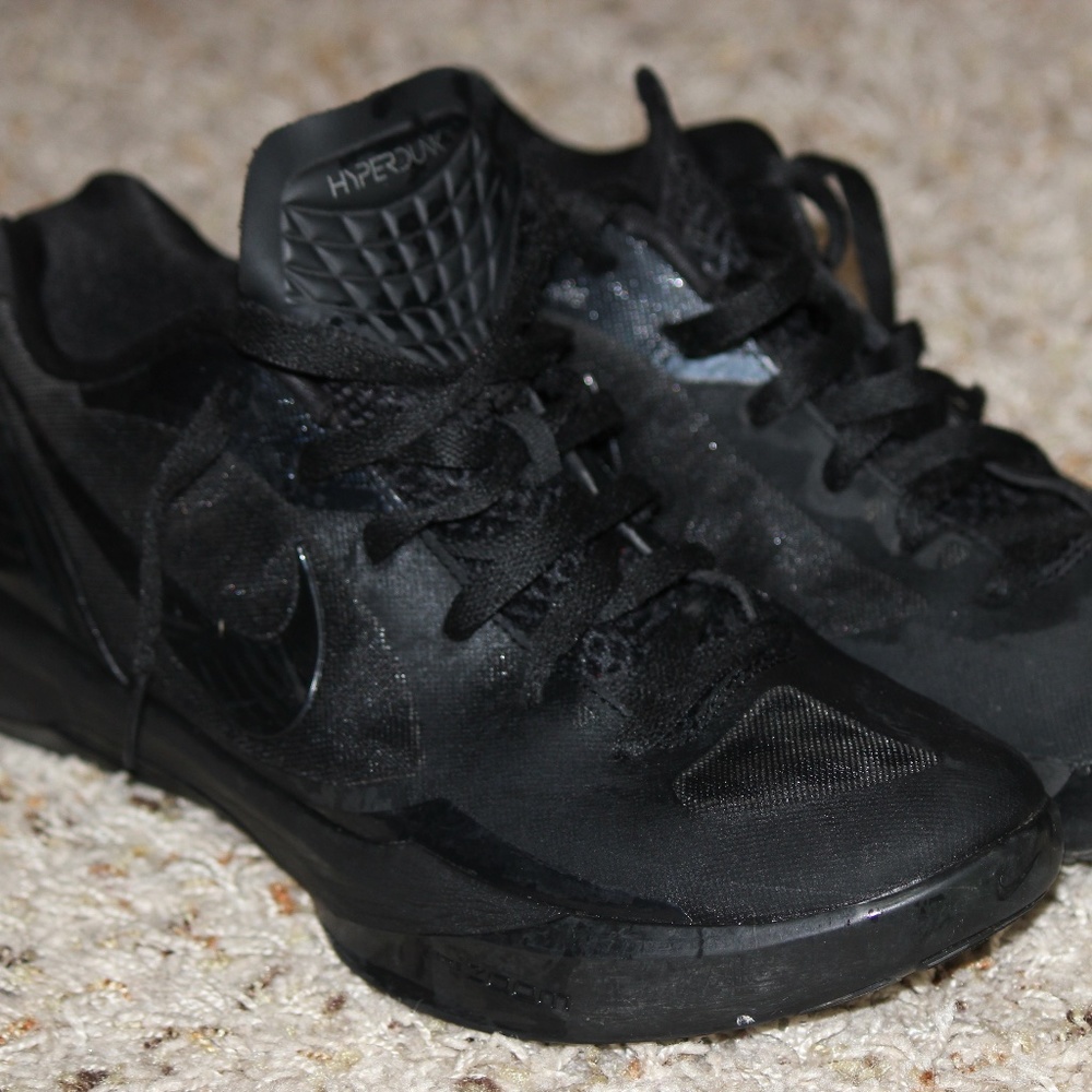 Hyperdunk 2011 "blackout" size 10.5